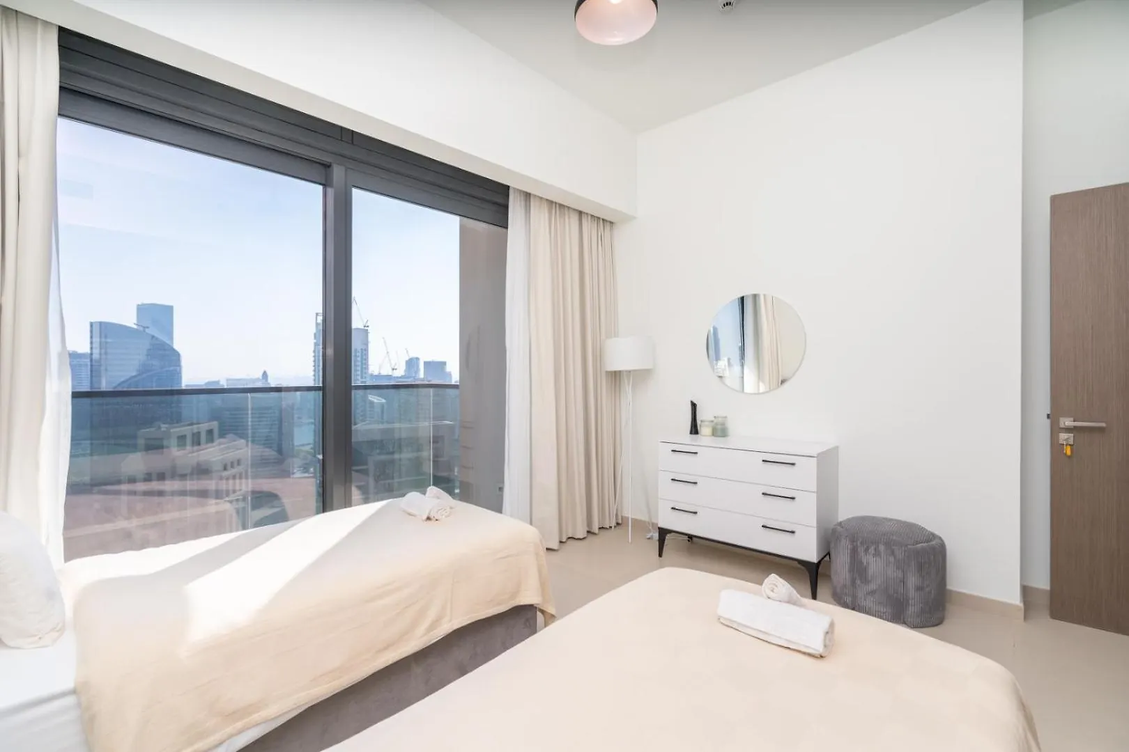 Downtown Luxury - Open Views Of The City & The Sea - Walking Distance To Dubai Mall Apartment