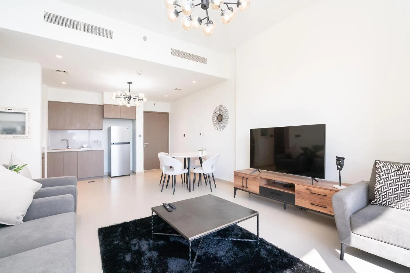 Downtown Luxury - Open Views Of The City & The Sea - Walking Distance To Dubai Mall Apartment