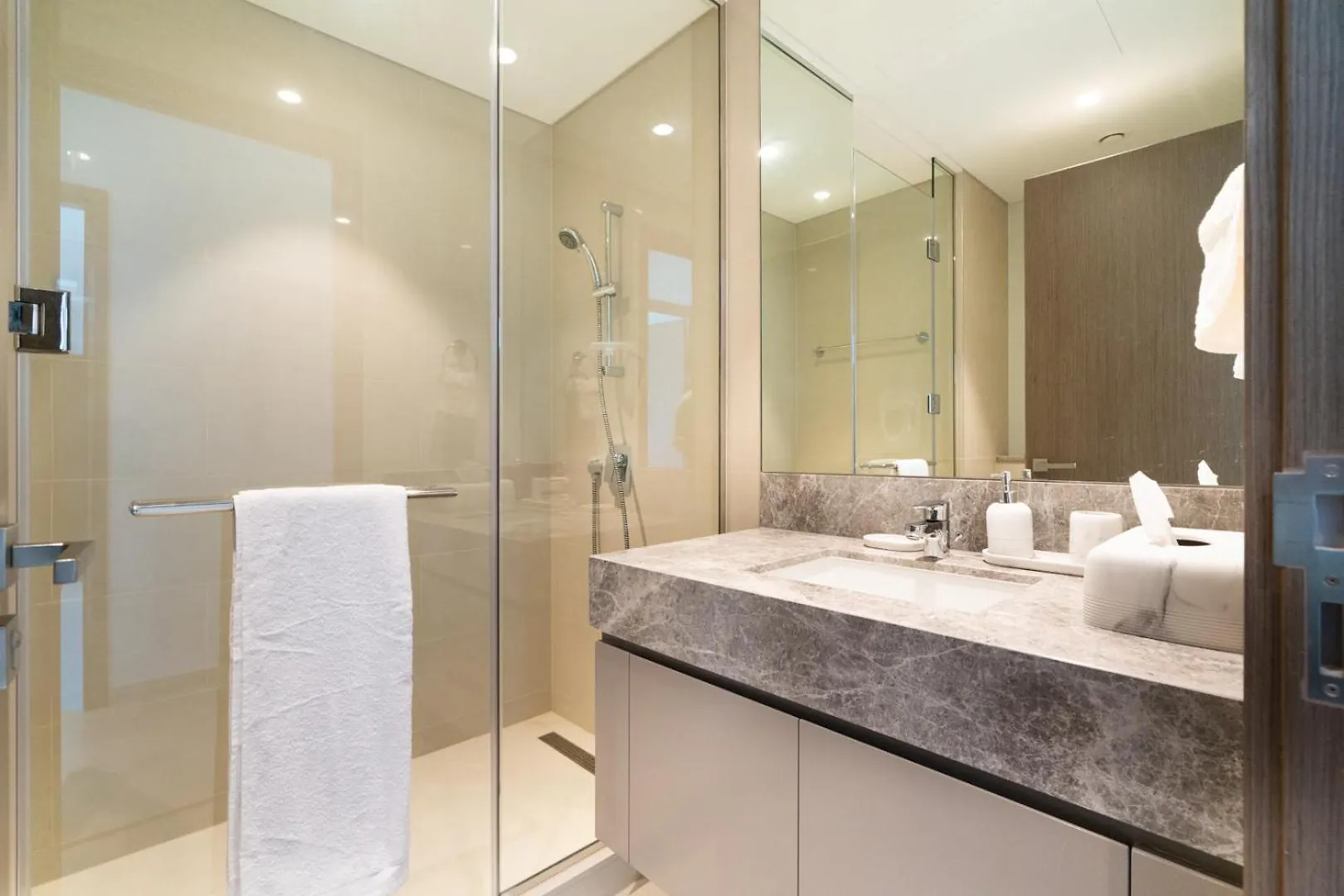 Downtown Luxury - Open Views Of The City & The Sea - Walking Distance To Dubai Mall Apartment